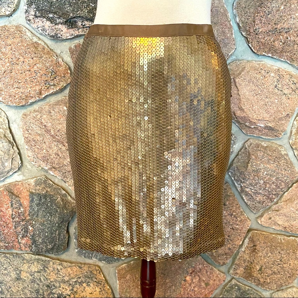 Beautiful Bedo brand sequin skirt. Pretty gold colour.